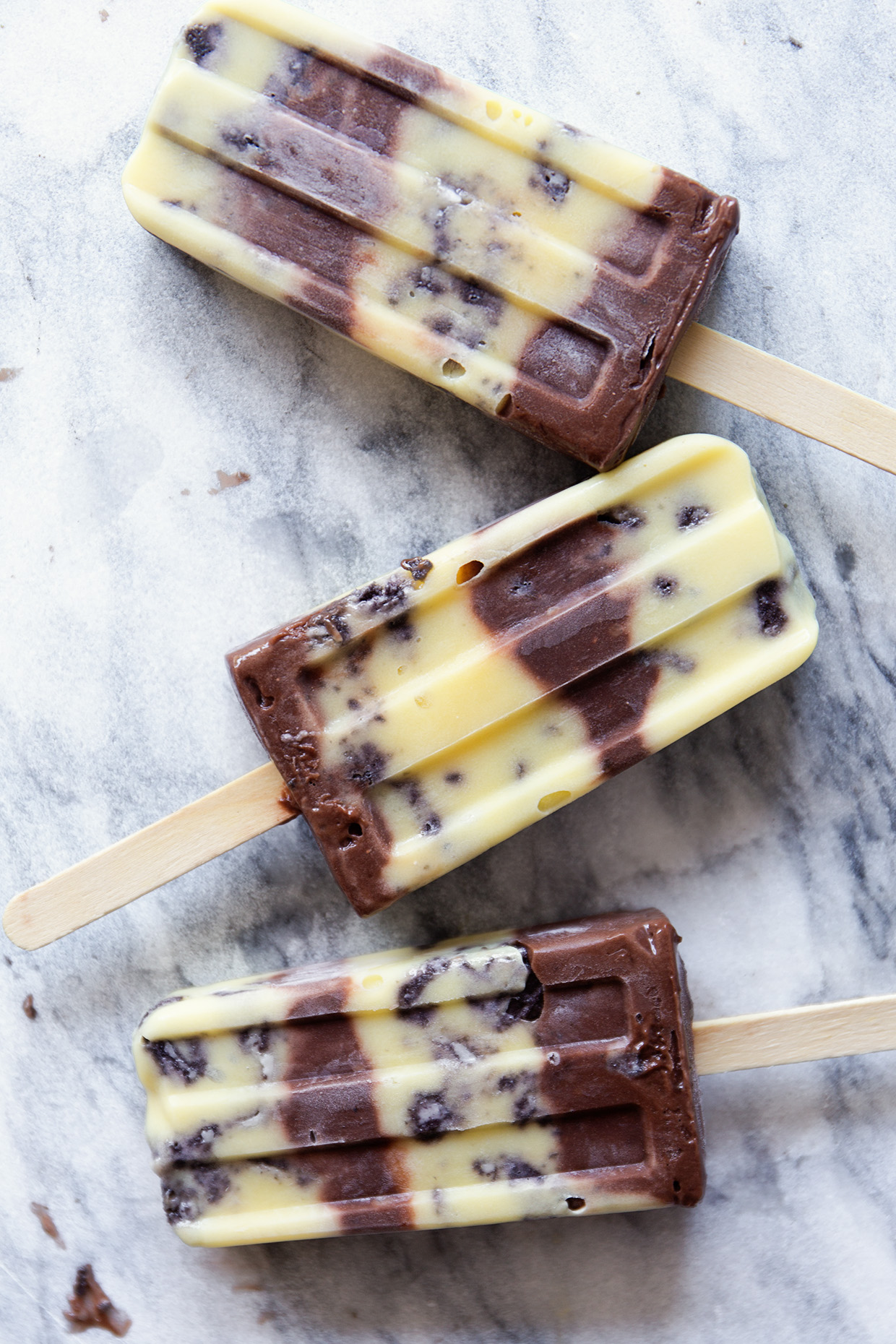 Baileys Cookies and Cream Popsicles via Real Food by Dad