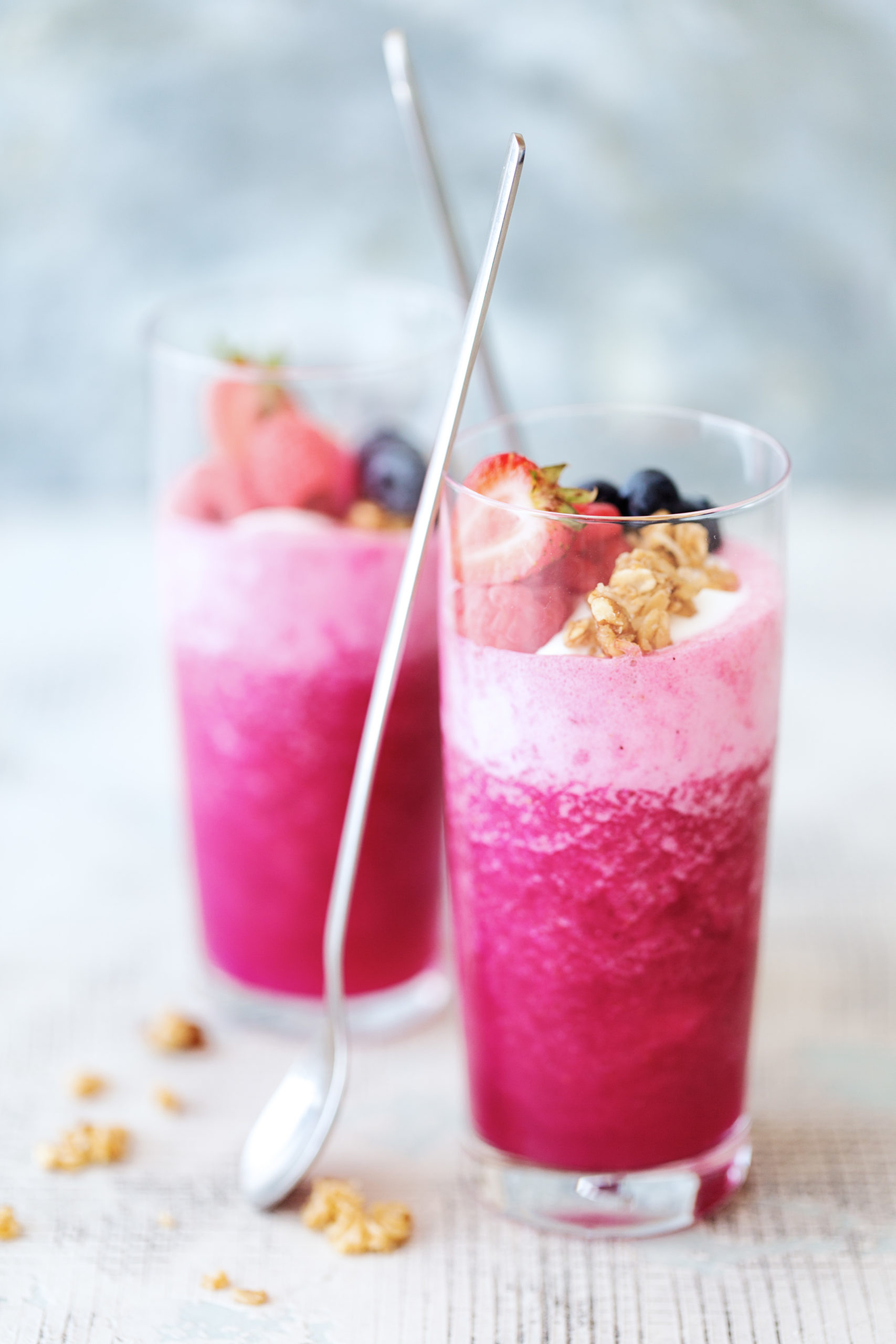 Dragon Fruit Smoothie ~ This vibrant and healthy smoothie works great as a breakfast option or as snack for any time of the day.
